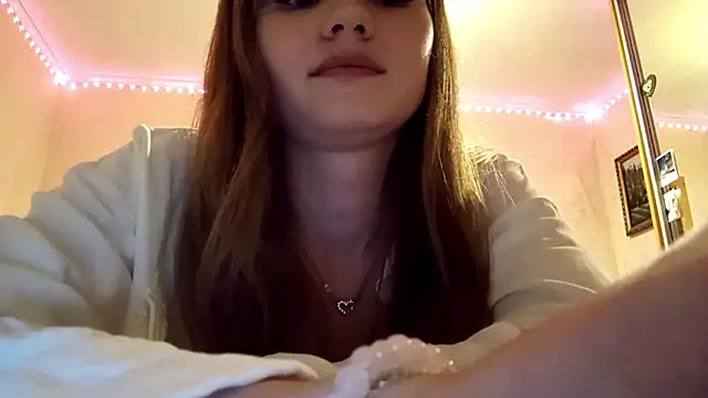 Snapshot of LiziArms chatting on 4, 8, 2026 LiziArms online show from 4, 8, 2026