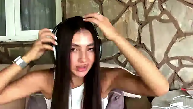 Snapshot of Ellya_ chatting on 4, 8, 2026 Ellya online show from 4, 8, 2026