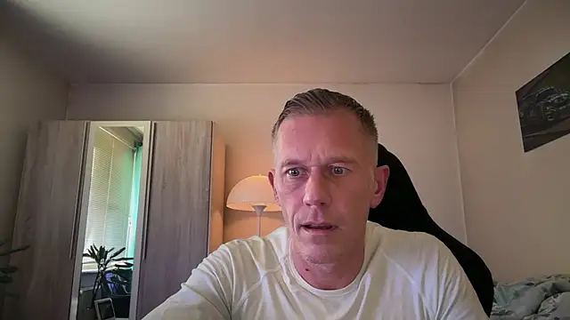 Snapshot of slaveboy2016@xh chatting on 24, 10, 2025 slaveboy2016xh online show from 24, 10, 2025