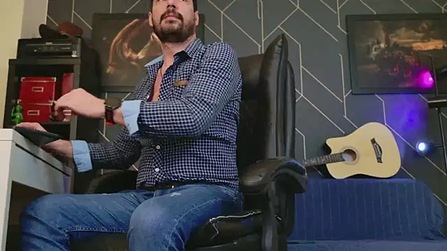 Snapshot of ChrisKox chatting on 12, 1, 2025 ChrisKox online show from 12, 1, 2025