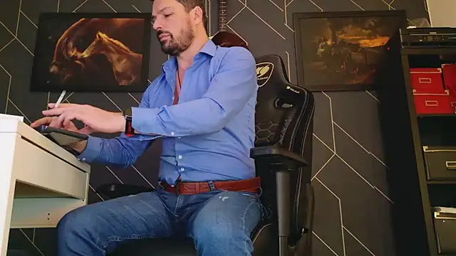 Snapshot of ChrisKox chatting on 12, 2, 2025 ChrisKox online show from 12, 2, 2025