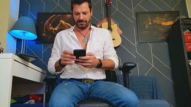 Snapshot of ChrisKox chatting on 10, 10, 2025 ChrisKox online show from 10, 10, 2025