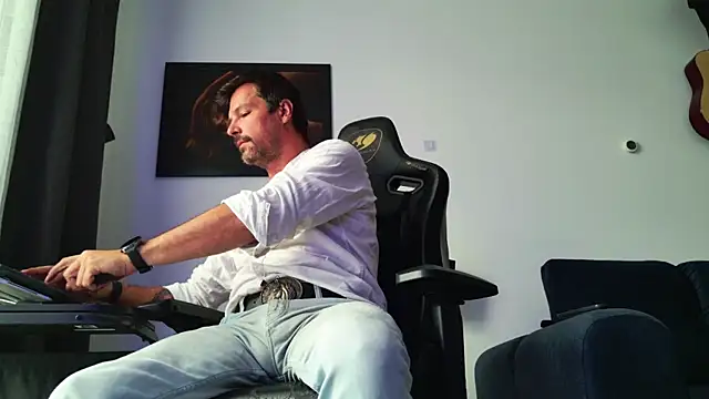 Snapshot of ChrisKox chatting on 13, 7, 2026 ChrisKox online show from 13, 7, 2026