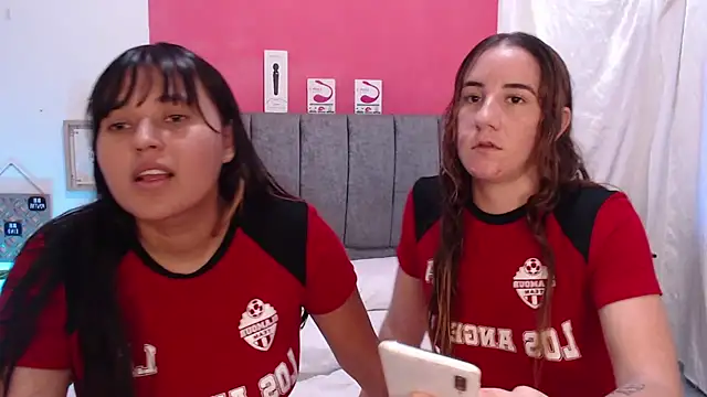 Snapshot of Sophie_And_Alis chatting on 13, 12, 2024 Sophie And Alis online show from 13, 12, 2024