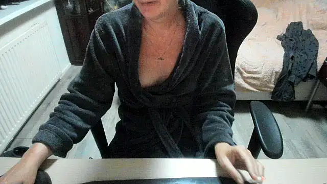 minoesje37 online show from 20, 10, 2025