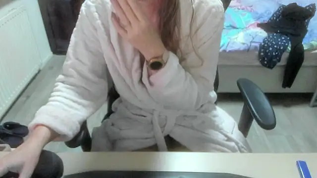 minoesje37 online show from 18, 1, 2026