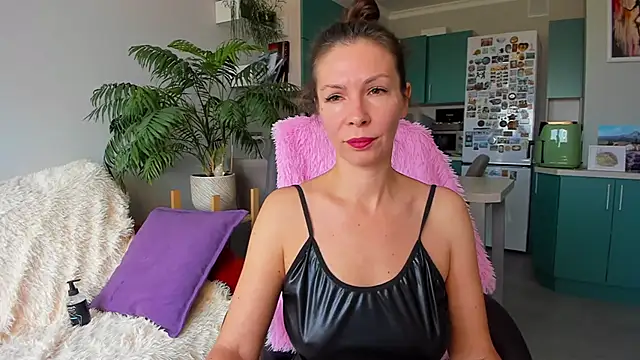 ChristinaGlory online show from 20, 10, 2025