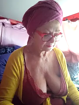 Snapshot of MucMilf59 chatting on 27, 2, 2025 MucMilf59 online show from 27, 2, 2025