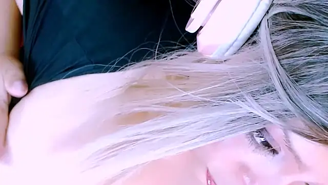 Snapshot of Honey_Lucy1 chatting on 22, 4, 2026 Honey Lucy1 online show from 22, 4, 2026