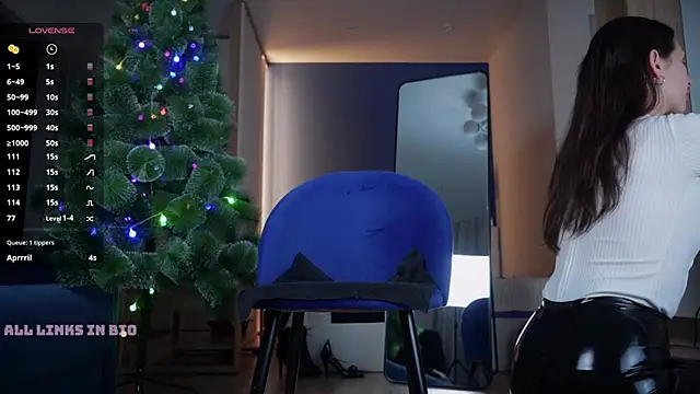 LAUREL HAZEL online show from 25, 1, 2025