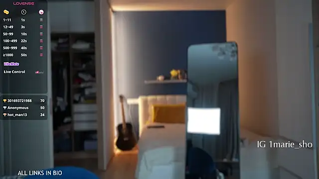 LAUREL HAZEL online show from 5, 10, 2025