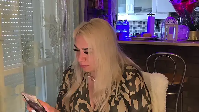 Snapshot of Monageil chatting on 10, 3, 2025 Monageil online show from 10, 3, 2025