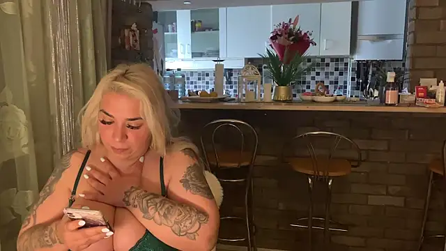 Snapshot of Monageil chatting on 13, 3, 2025 Monageil online show from 13, 3, 2025