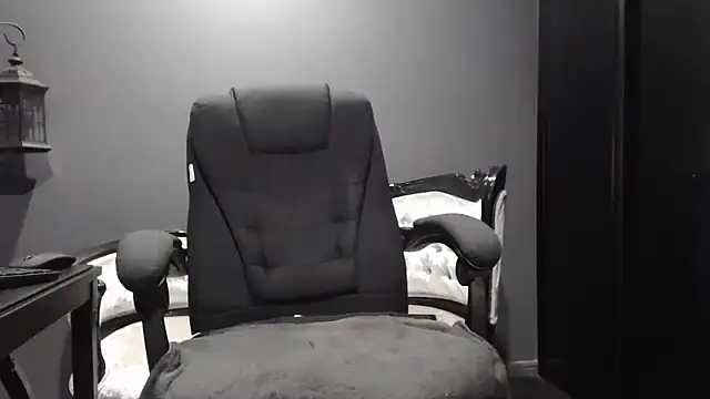 poisonivyx online show from 12, 4, 2026