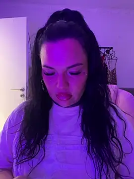 Snapshot of _MelinaCurves_ chatting on 27, 7, 2026 MelinaCurves online show from 27, 7, 2026