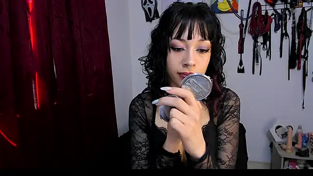 Snapshot of dungeongirls chatting on 11, 1, 2025 dungeongirls online show from 11, 1, 2025