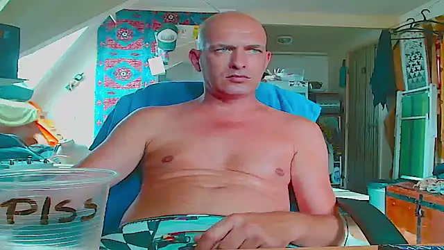 Snapshot of maxhard77 chatting on 5, 7, 2026 maxhard77 online show from 5, 7, 2026