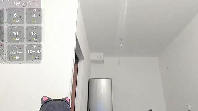 Snapshot of MilaniaCute chatting on 8, 3, 2025 MilaniaCute online show from 8, 3, 2025