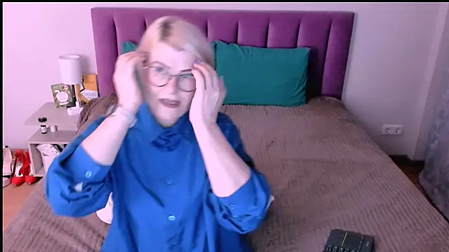 sabrinamacmarren online show from 10, 11, 2025