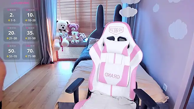 MiaSilkX online show from 9, 4, 2026