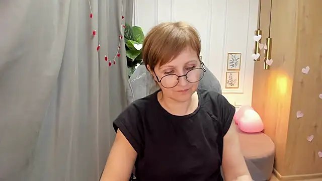 Paris Cherry online show from 18, 2, 2025