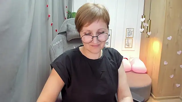 Paris Cherry online show from 18, 2, 2025