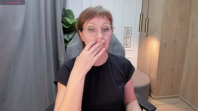 Paris Cherry online show from 23, 2, 2025