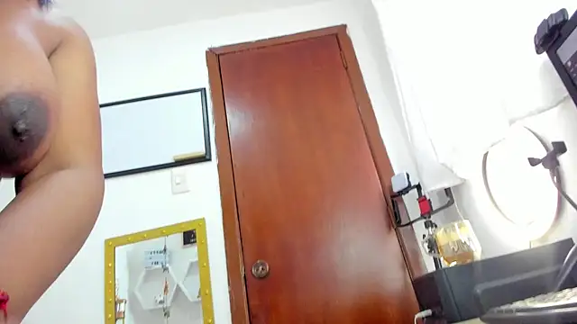 Snapshot of LadyNahir chatting on 30, 10, 2025 LadyNahir online show from 30, 10, 2025