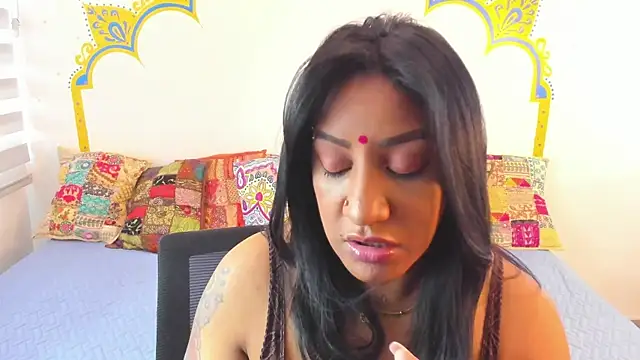 Snapshot of LadyNahir chatting on 6, 11, 2025 LadyNahir online show from 6, 11, 2025