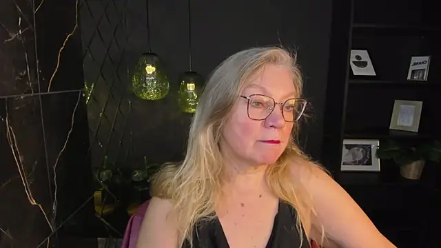 Snapshot of NataliMellow chatting on 19, 12, 2025 NataliMellow online show from 19, 12, 2025