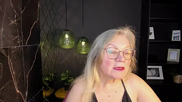 Snapshot of NataliMellow chatting on 5, 1, 2026 NataliMellow online show from 5, 1, 2026