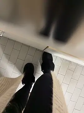 Snapshot of Wet-Pussycat chatting on 4, 12, 2025 Wet-Pussycat online show from 4, 12, 2025