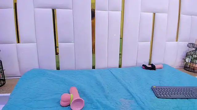 cristinapuerta  online show from 2, 12, 2024