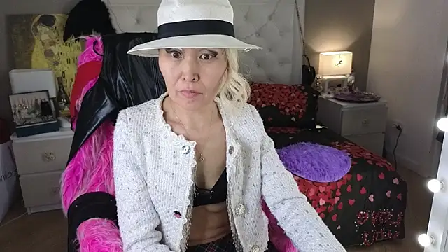 Snapshot of RoxalanaStar chatting on 19, 6, 2026 RoxalanaStar online show from 19, 6, 2026