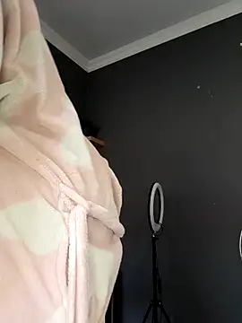 SWEETDOLLY29XX online show from 4, 12, 2025