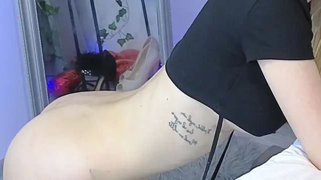 Snapshot of JuliaJuliette chatting on 26, 2, 2025 JuliaJuliette online show from 26, 2, 2025