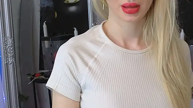 Snapshot of JuliaJuliette chatting on 22, 3, 2025 JuliaJuliette online show from 22, 3, 2025