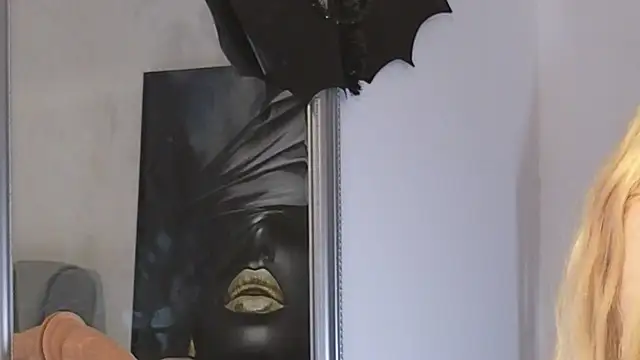 Snapshot of JuliaJuliette chatting on 28, 10, 2025 JuliaJuliette online show from 28, 10, 2025