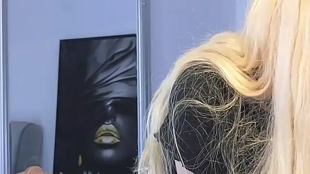 Snapshot of JuliaJuliette chatting on 10, 11, 2025 JuliaJuliette online show from 10, 11, 2025