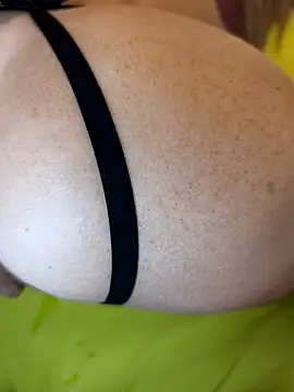 Snapshot of Bull8 chatting on 16, 11, 2025 Bull8 online show from 16, 11, 2025