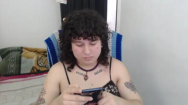 Snapshot of Smoke_trip_Alicia chatting on 6, 2, 2026 Smoke trip Alicia online show from 6, 2, 2026