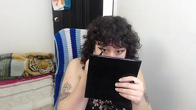 Snapshot of Smoke_trip_Alicia chatting on 7, 2, 2026 Smoke trip Alicia online show from 7, 2, 2026