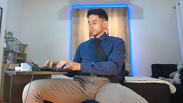 Andrew 4  online show from 4, 12, 2025