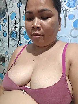 Snapshot of XXLorie_02 chatting on 6, 5, 2026 XXLorie 02 online show from 6, 5, 2026