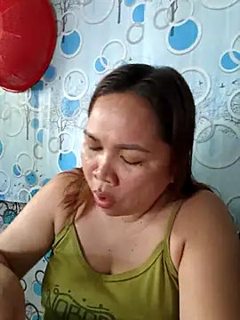 Snapshot of XXLorie_02 chatting on 19, 6, 2026 XXLorie 02 online show from 19, 6, 2026