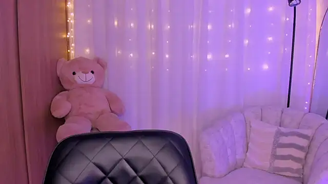 Snapshot of AmyDavis_ chatting on 8, 9, 2025 AmyDavis online show from 8, 9, 2025