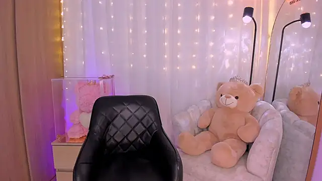 Snapshot of AmyDavis_ chatting on 8, 10, 2025 AmyDavis online show from 8, 10, 2025