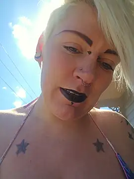 Snapshot of PinkTheHawk chatting on 4, 11, 2025 PinkTheHawk online show from 4, 11, 2025