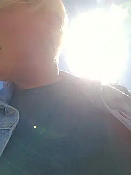 Snapshot of PinkTheHawk chatting on 5, 11, 2025 PinkTheHawk online show from 5, 11, 2025