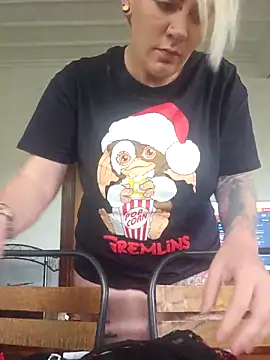 Snapshot of PinkTheHawk chatting on 14, 11, 2025 PinkTheHawk online show from 14, 11, 2025